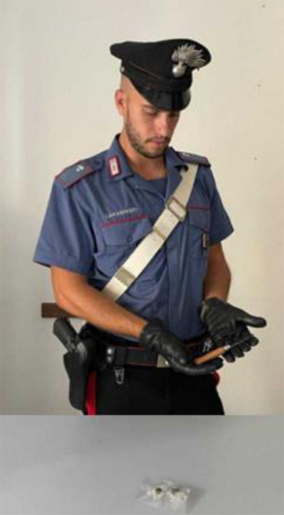 Sorpreso in auto con hashish ed un coltello a serramanico: denunciato un 47enne pontino. - 