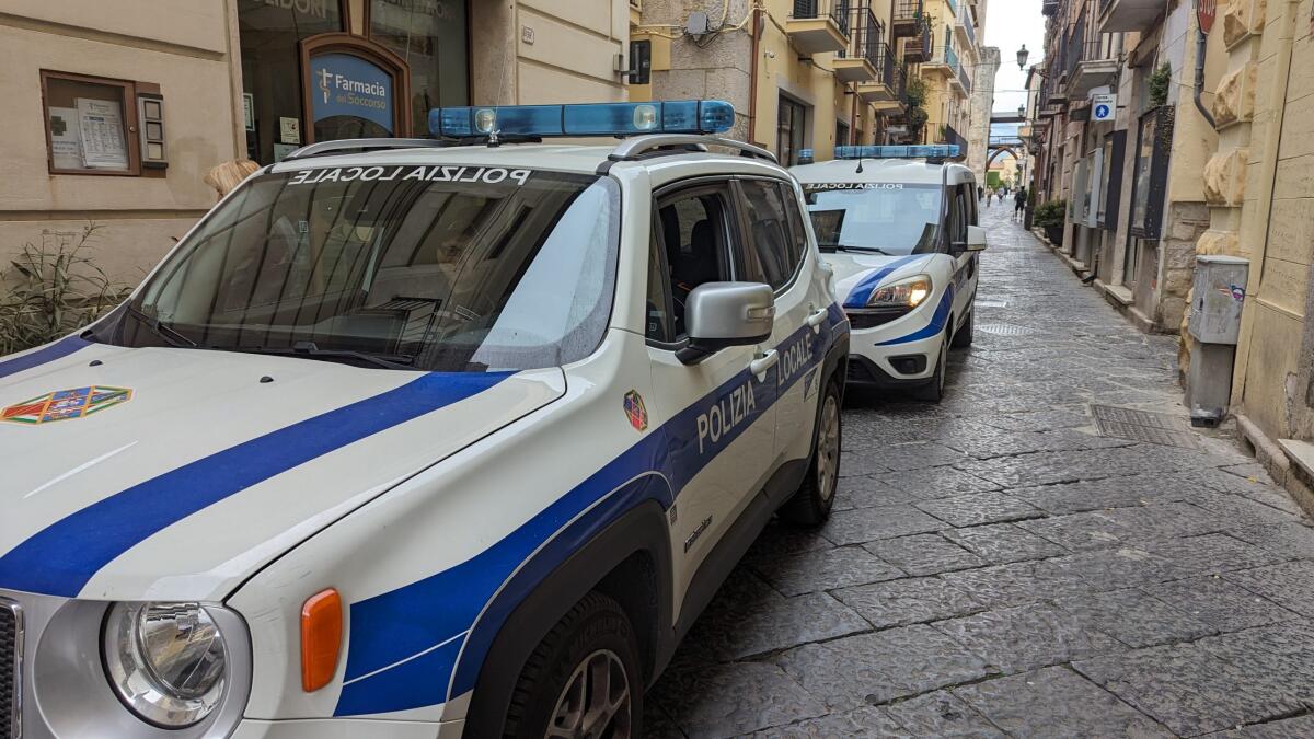 Abbandono dei rifiuti a Fondi, controlli notturni e all’alba e fototrappole: pioggia di sanzioni. - 