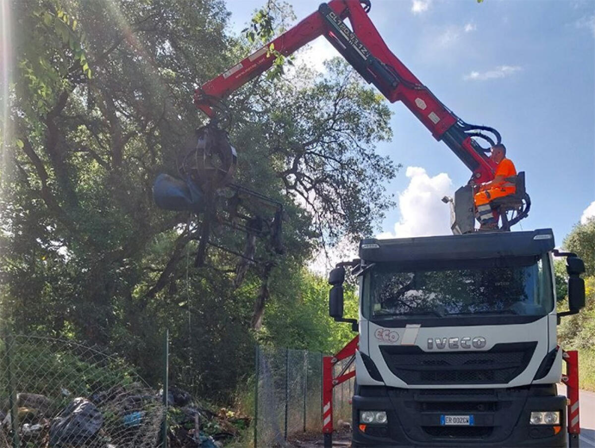 Sinergia tra cittadini privati ed Istituzioni: bonificati alcuni tratti della Pontina Vecchia, ad Aprilia. - 