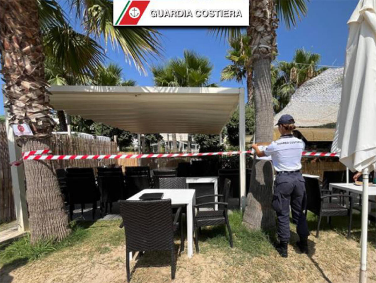 Abusi demaniali: la Guardia Costiera sequestra sul litorale di Terracina un’area di circa 2.100 metri quadri. - 