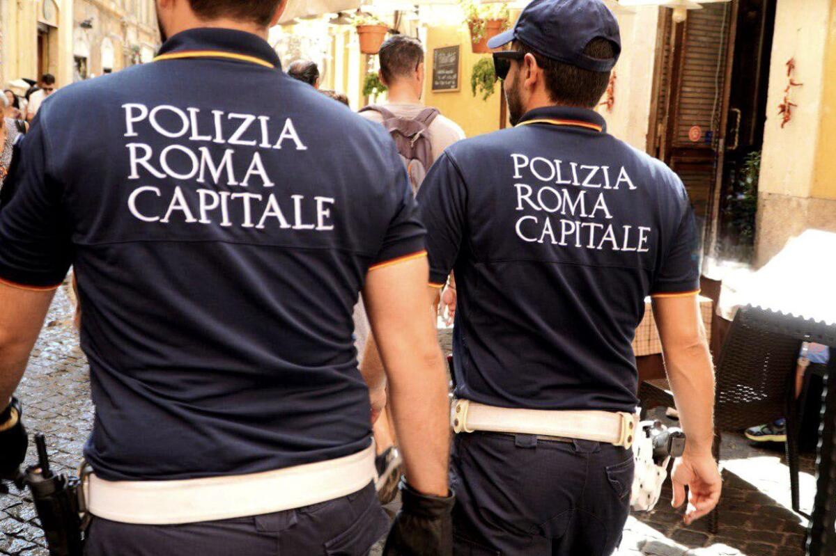 Spruzza spray urticante all’interno del Mc a Fontana di Trevi: bloccato dalla Polizia Locale - 