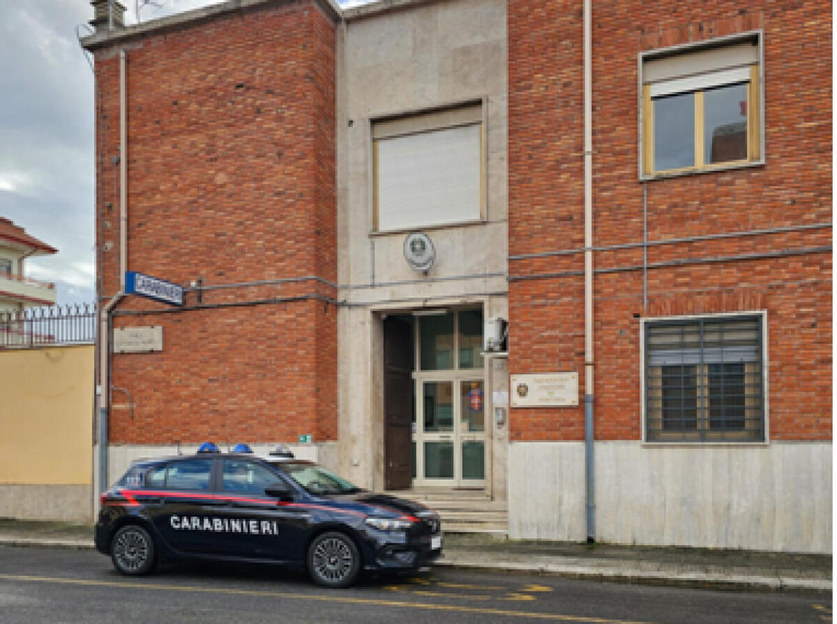 Cocaina, marijuana e tre coltelli a serramanico: una 32enne deferita in stato di libertà - 