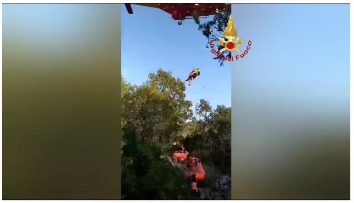 (VIDEO) Due escursionisti salvati dall'elicottero sul picco del Circeo - 