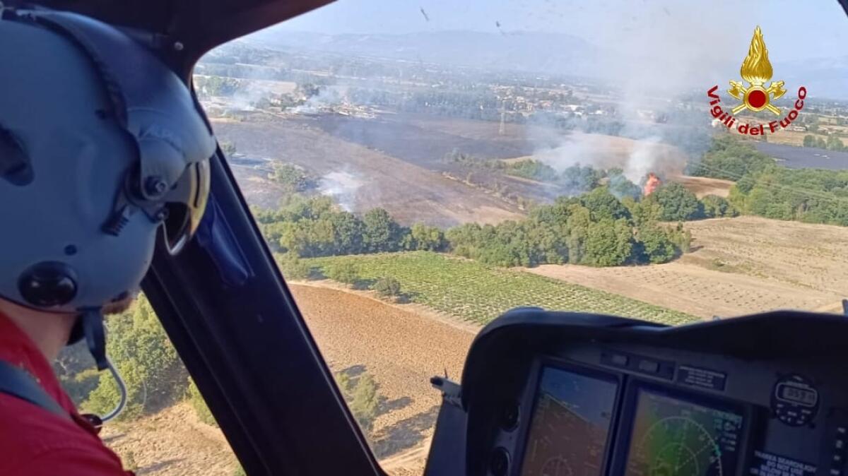 Incendi boschivi in provincia di Latina: interventi a Latina, Terracina, Santi Cosma e Damiano, Pontinia, Fondi ed Itri. - 