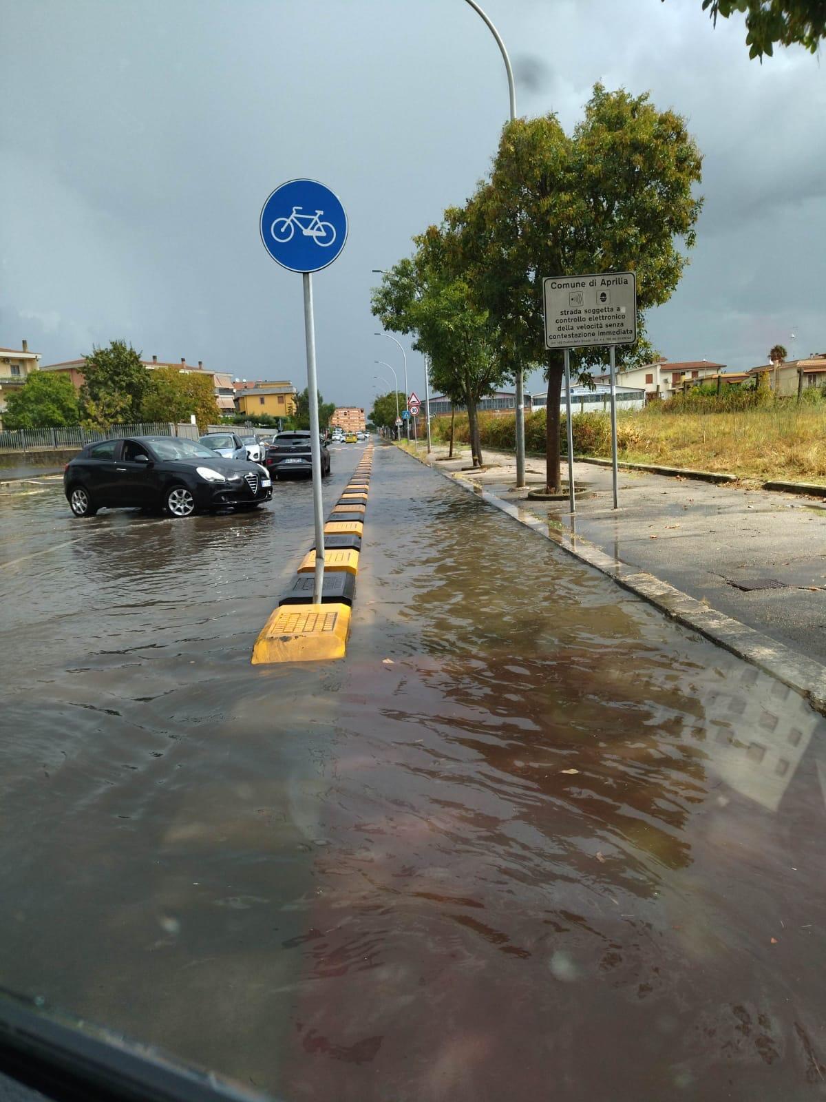 Temporale ad Aprilia, disagi in via dei Cipressi, via Rossa e via Cattaneo - 