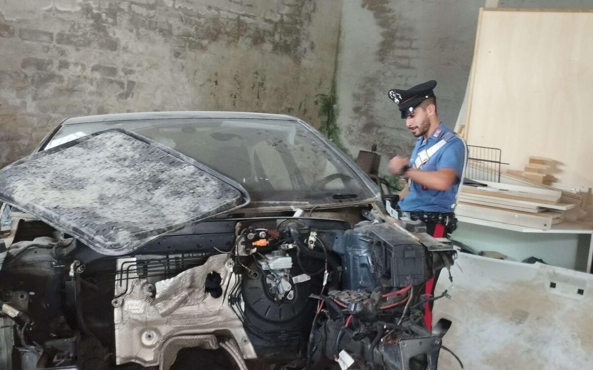 Sorpresi a sotterrare telai di auto rubate in un terreno a Rocca Priora: un 59enne ed un 67enne in manette. - 