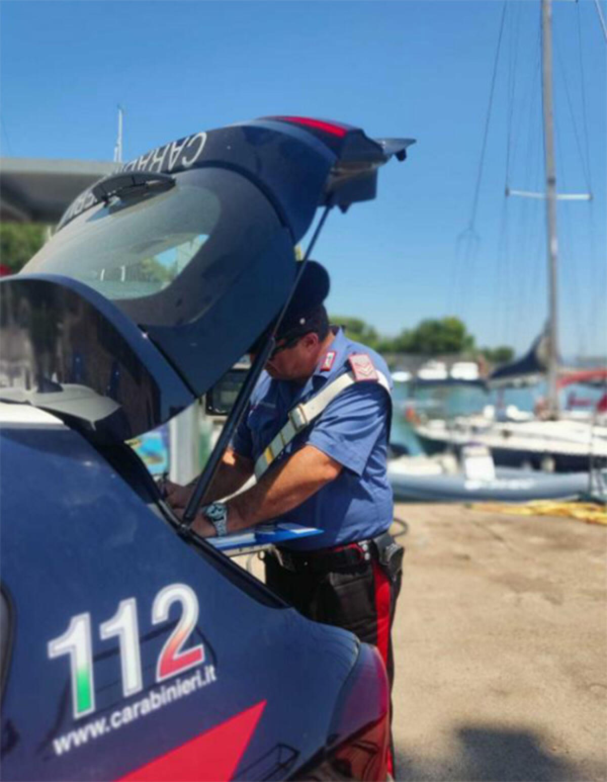 Aveva trasformato un deposito di attrezzi per l’ormeggio a Formia in un chiosco bar: denunciata una 47enne. - 