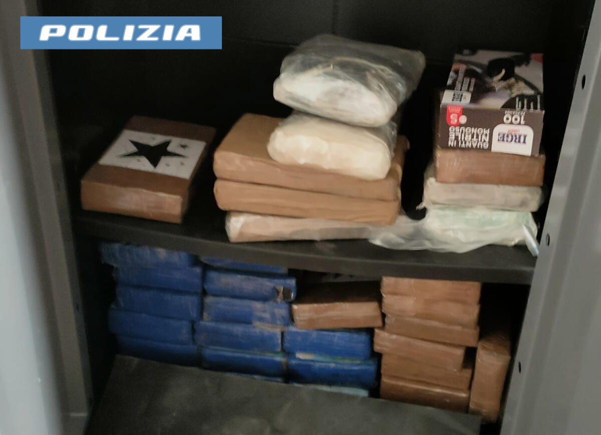 50 kg di cocaina e circa 100 mila euro in contanti: gravemente indiziati di spaccio un uomo di 29 anni e una donna di 26. Entrambi italiani - 