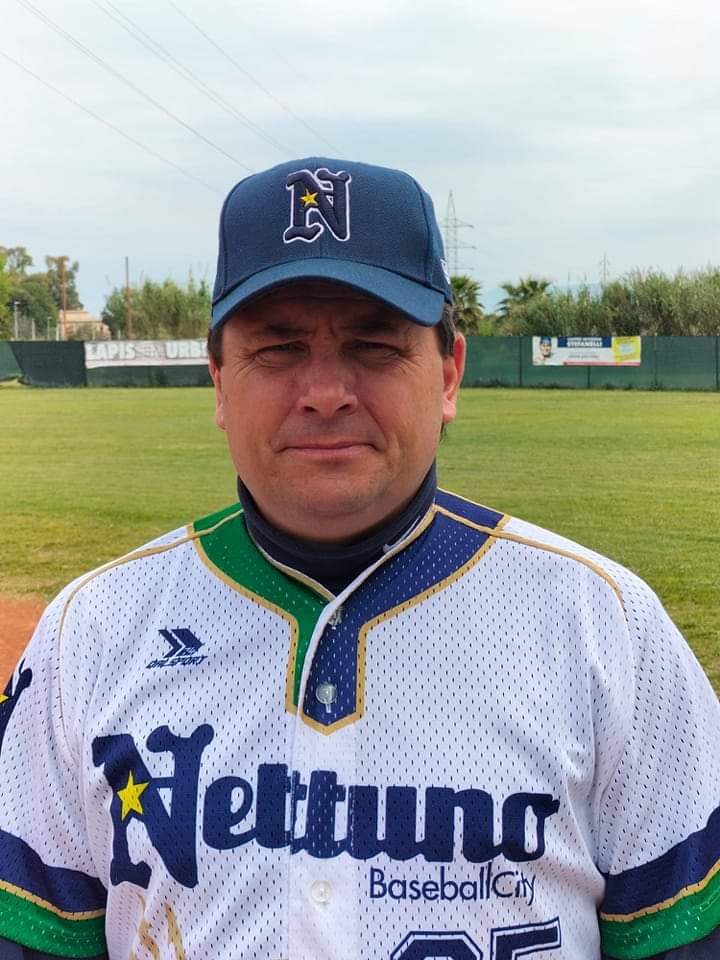 Roberto Andolfi con la maglia del Nettuno