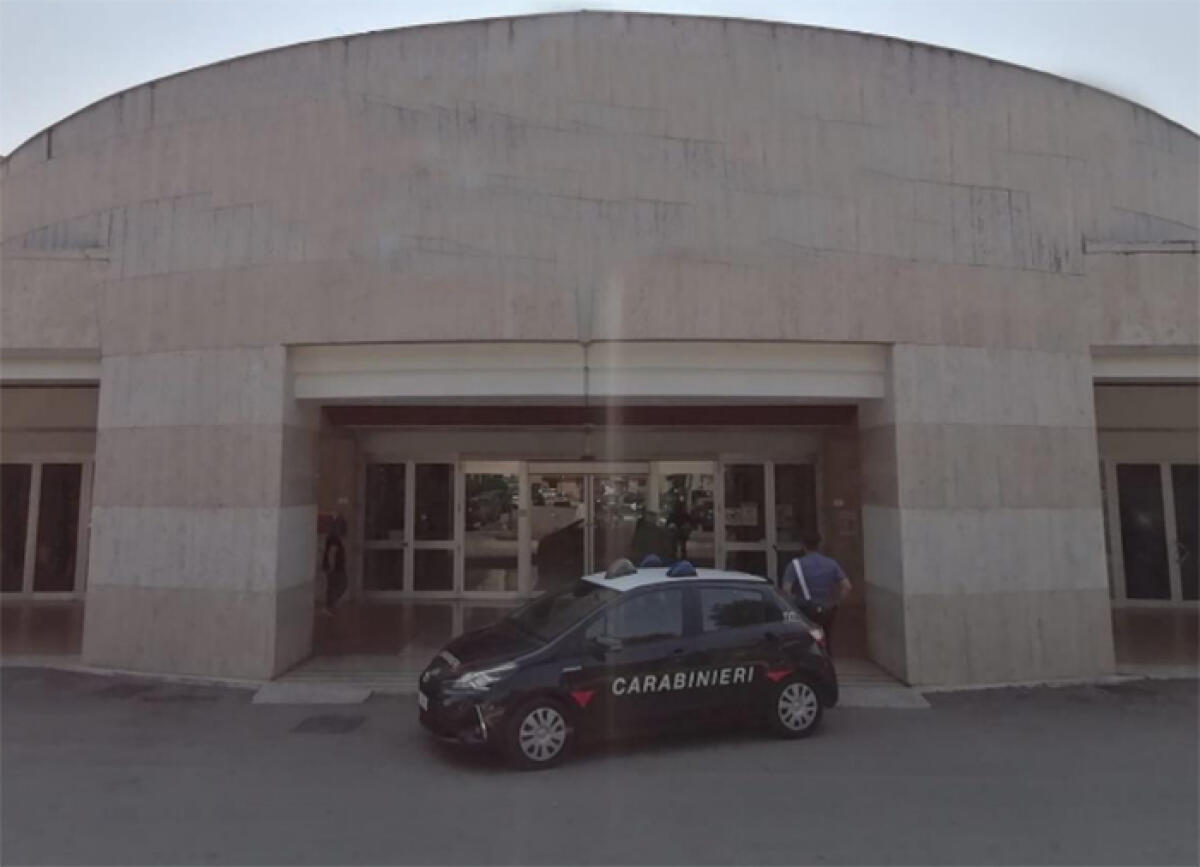 Lite in strada a Sermoneta, i Carabinieri intervengono e fermano un 34enne, armato di coltello, che tenta di auto lesionarsi. - 