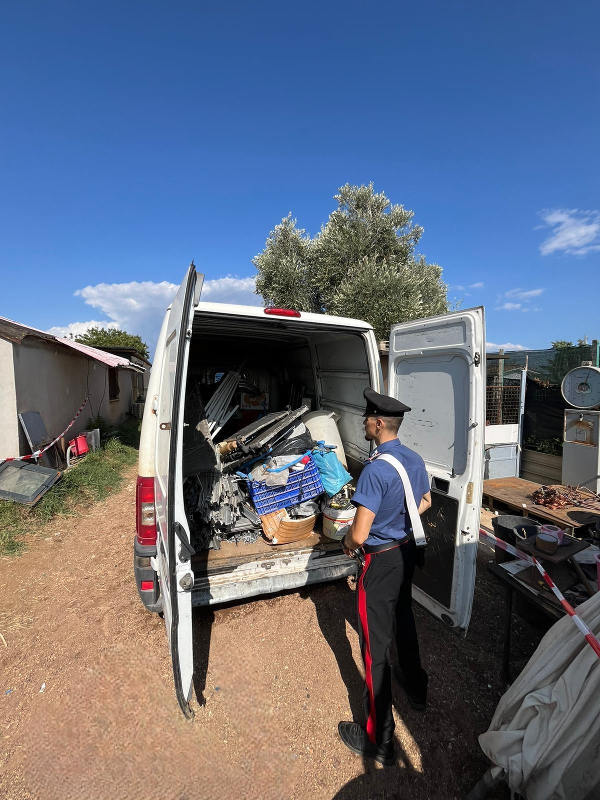 Con il furgone carico di rifiuti pericolosi, fermato ad Ardea e denunciato - 