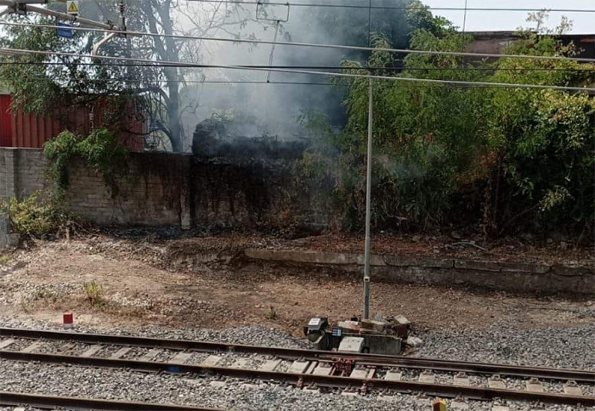 Fiamme  a ridosso dei binari alla stazione di Lanuvio e in un terreno a Campoleone: al lavoro vigili del fuoco e protezione civile. - 