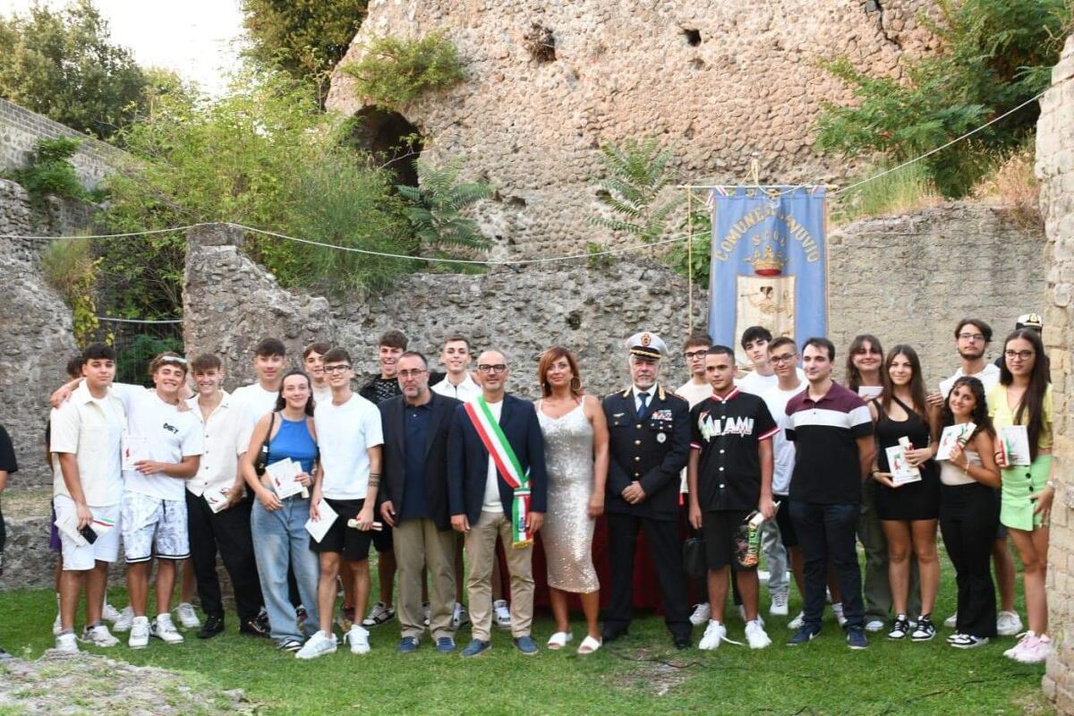 Il Comune di Lanuvio festeggia i giovani che hanno compiuto 18 anni - 