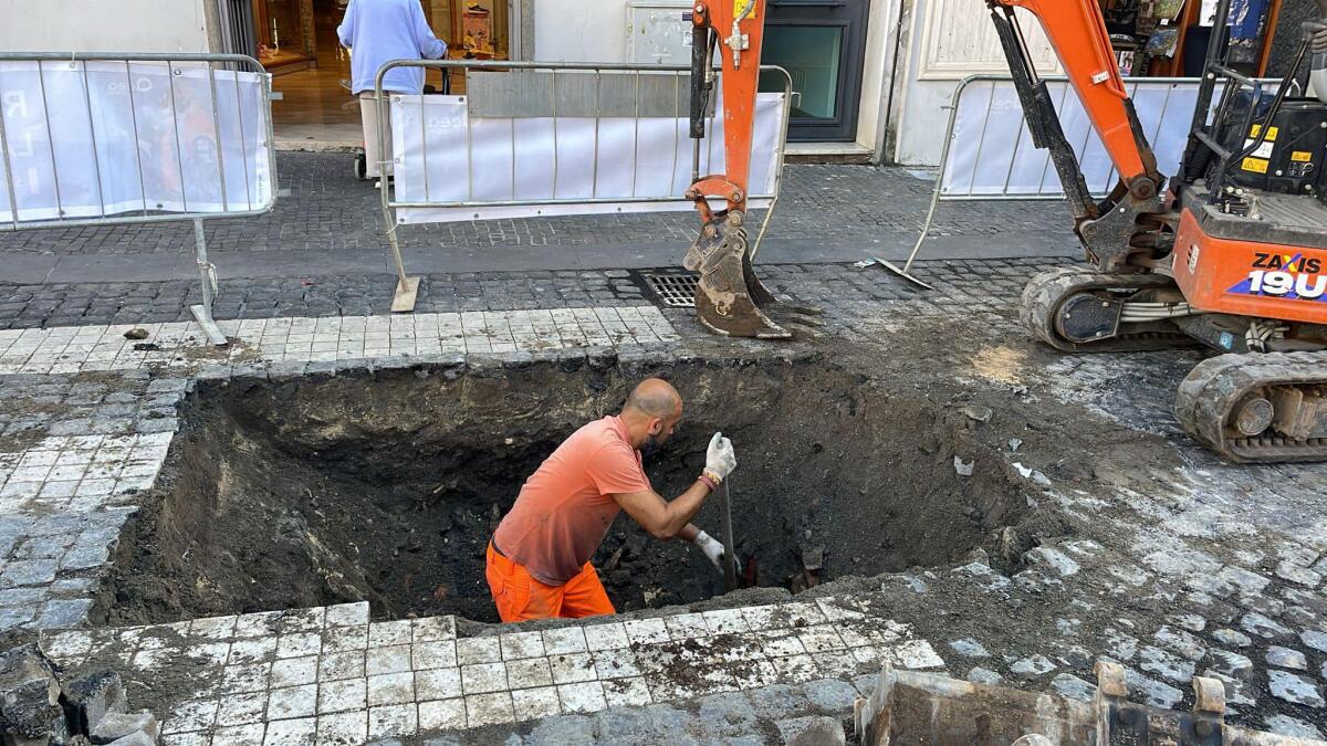 Cedimento della fognatura in via De Gasperi, ad Albano: Acea avvia i lavori. Strada chiusa al traffico sino a venerdì. - 