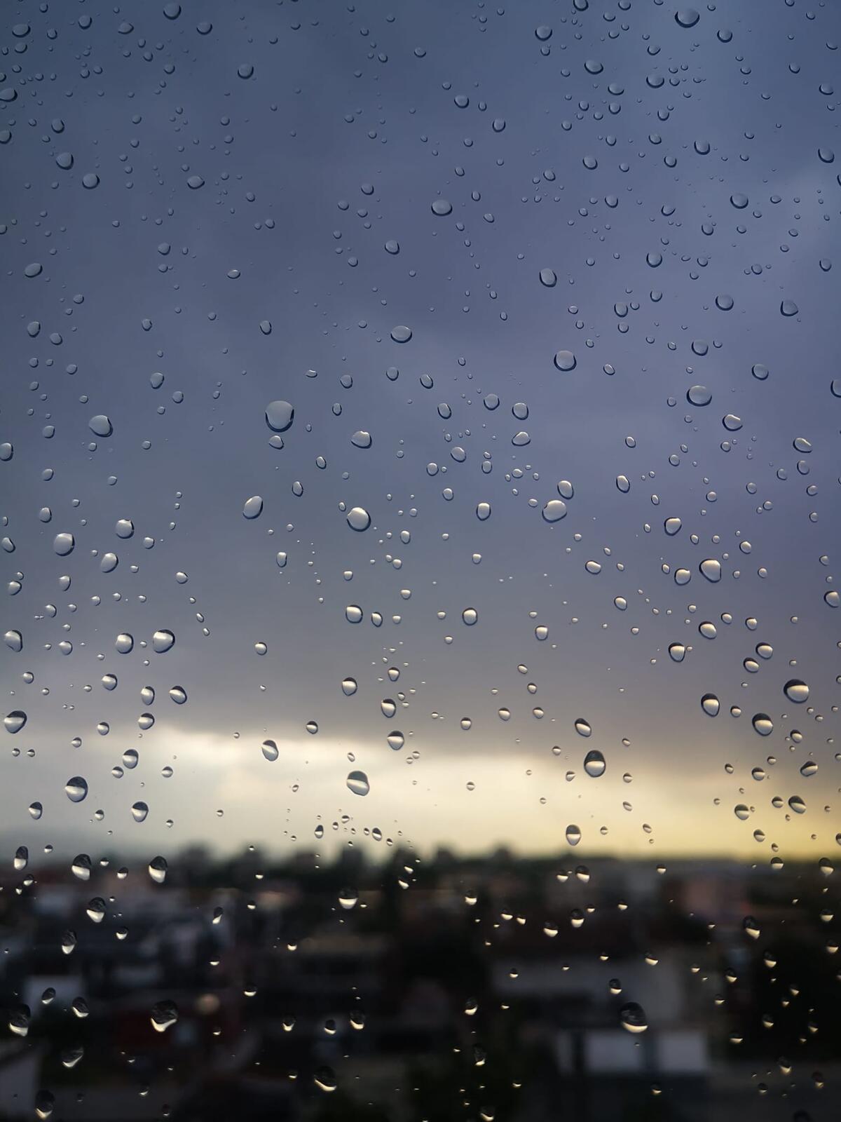 L'autunno arriva in anticipo, questo giovedì forti temporali - 