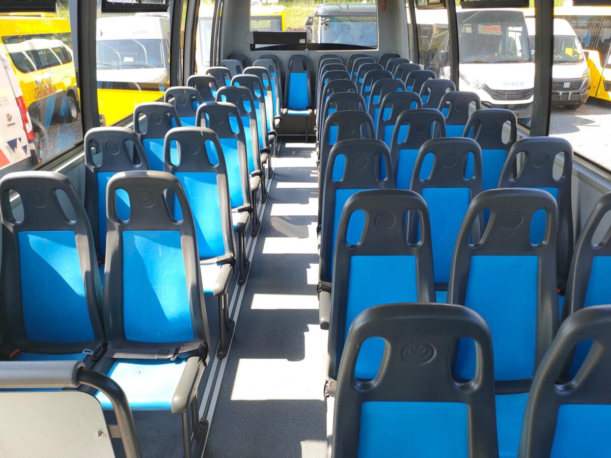 A Latina tre nuovi scuolabus ibridi e cinque nuovi mezzi elettrici per il trasporto degli studenti. - 