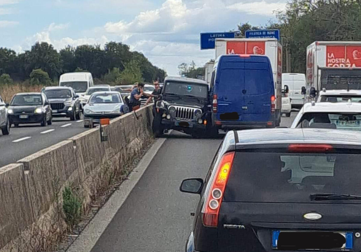 Auto contromano sulla Pontina, incidente all'altezza di Pratica di Mare - 