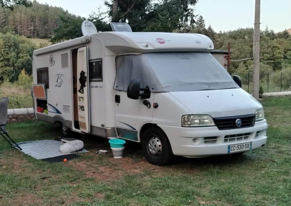 il camper rubato nel parcheggio di Aprilia2