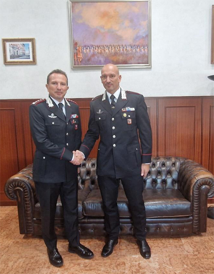 il Sottotenente Alessandro Ragni assieme al comandante provinciale dei Carabinieri