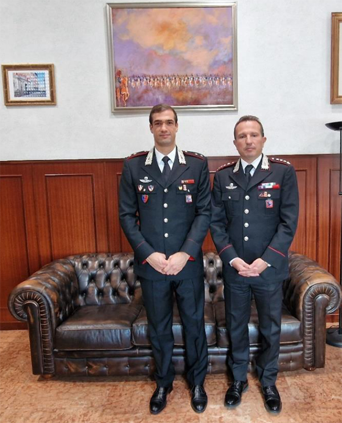 il Tenente Leonardo Di Tommasi assieme al comandante provinciale dei Carabinieri