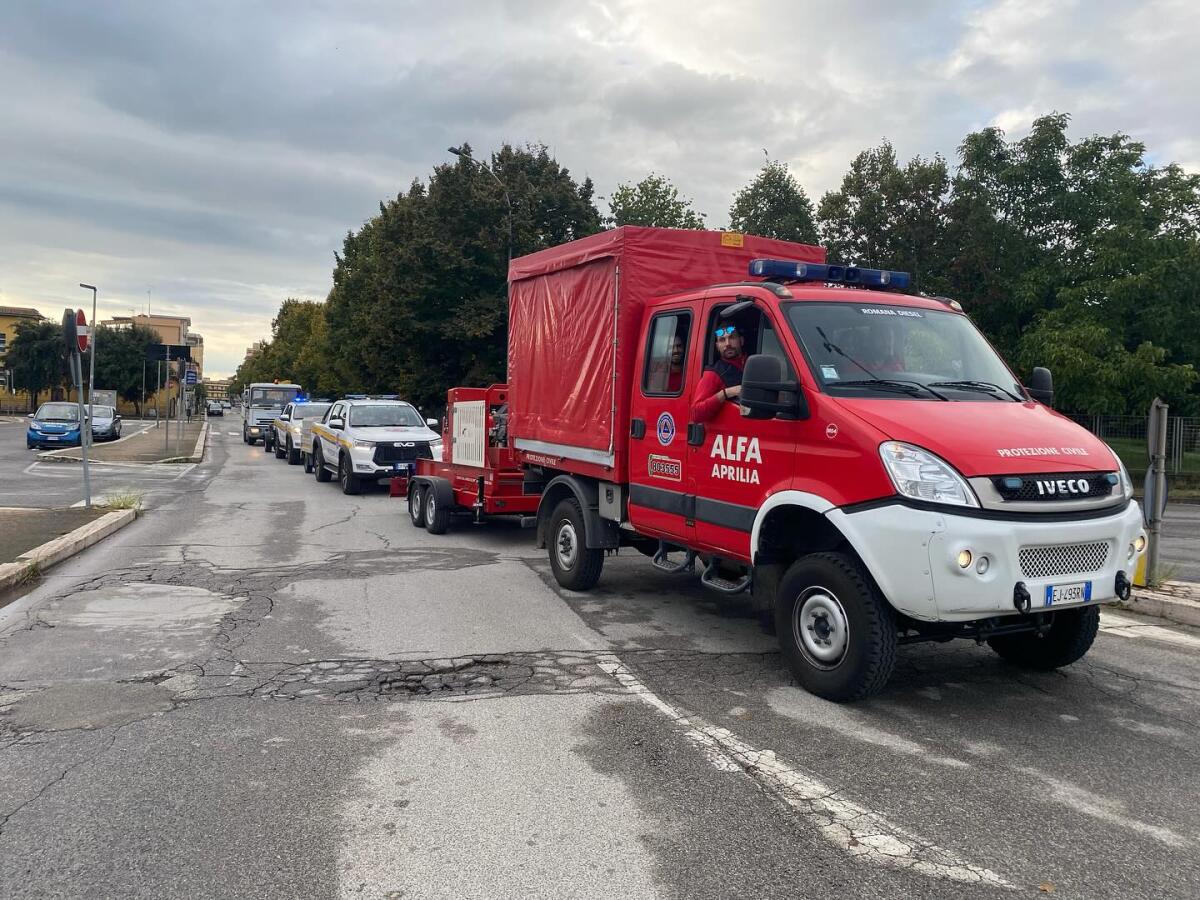 Alluvione in Emilia Romagna, la Protezione Civile Alfa di Aprilia al lavoro a Budrio, nel bolognese. - 