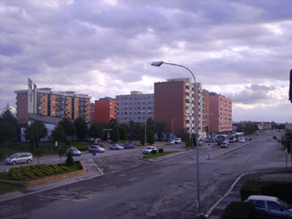 Aprilia - La ciclabile di via Bardi e via La Malfa non si farà, il mercato resta lì - 