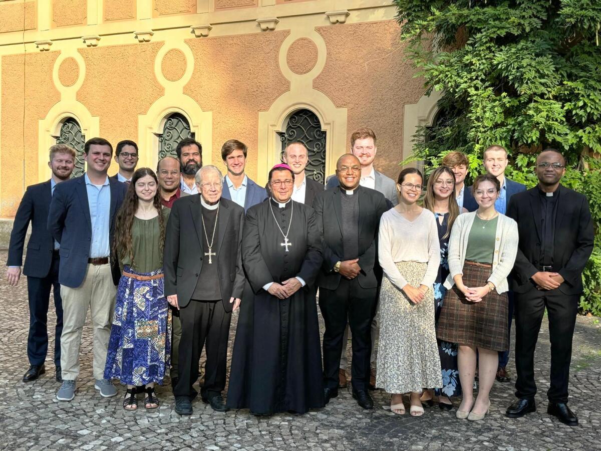 Il Vescovo Viva in visita al Catholic Institute of Technology di Castel Gandolfo - 