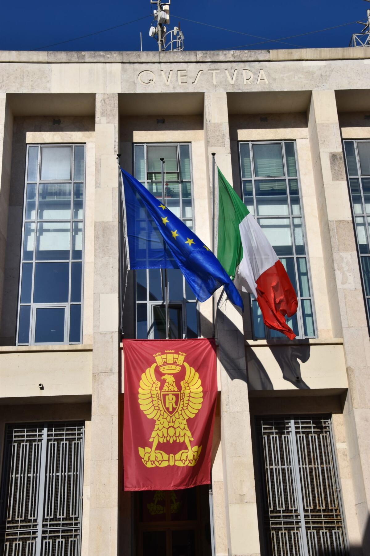 Contrasto all’immigrazione irregolare, la Polizia di Latina accompagna un liberiano, appena scarcerato, alla frontiera. - 