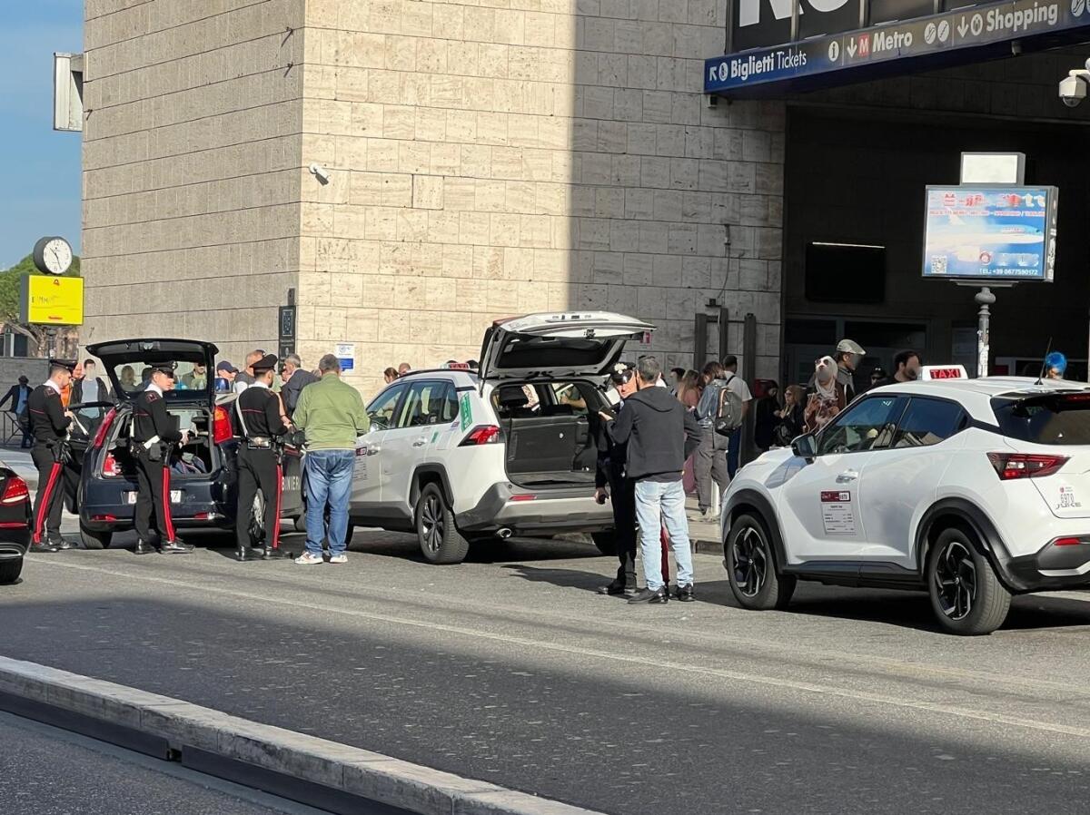Illegalità e degrado in tutta l’area della stazione Termini, a Roma: i Carabinieri stanano i tassisti “furbetti” ed eseguono arresti e denunce. - 