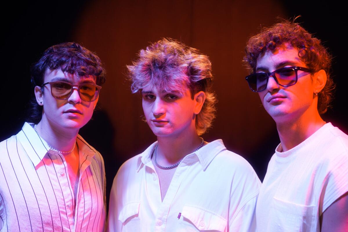 Parte da Lanuvio, con la label “Cinico Disincanto” di Fabrizio Brocchieri, il viaggio dei Cosmonauti Borghesi verso “Sanremo Giovani”. - 