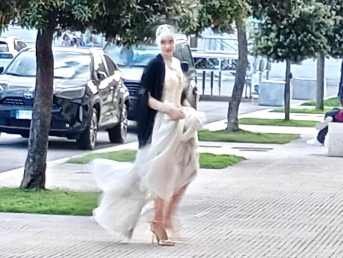 Elodie, Adriano Giannini ed Eduardo Scarpetta sul set a Sabaudia e a San Felice Circeo per le riprese del film “Performance”. - 