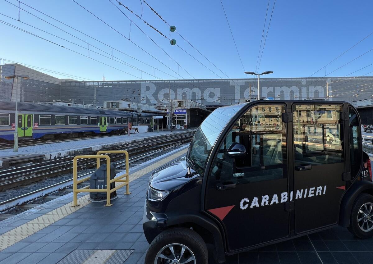 Illegalità e degrado, nuovi controlli dei Carabinieri nell'area della Stazione Termini di Roma: 6 arresti e 6 denunce. - 