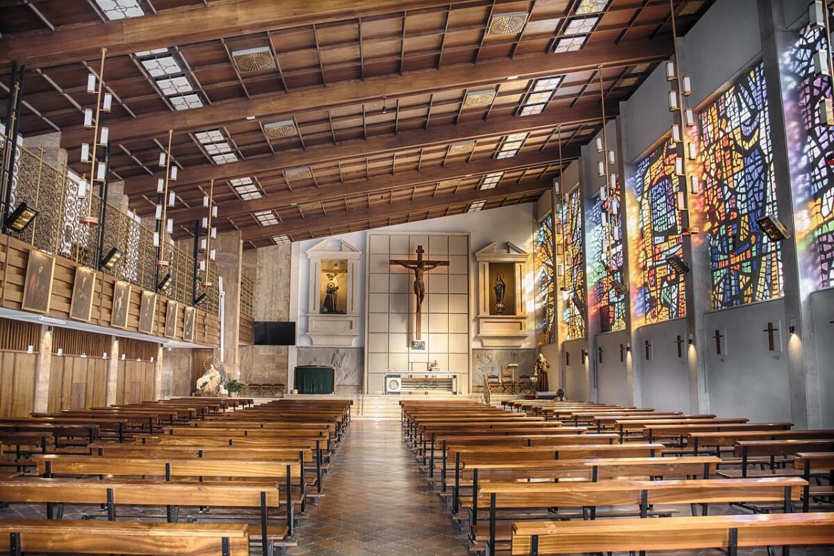 Abusi sessuali su una ragazzina: sacrestano della provincia di Latina denunciato. La Procura chiede il processo. - 