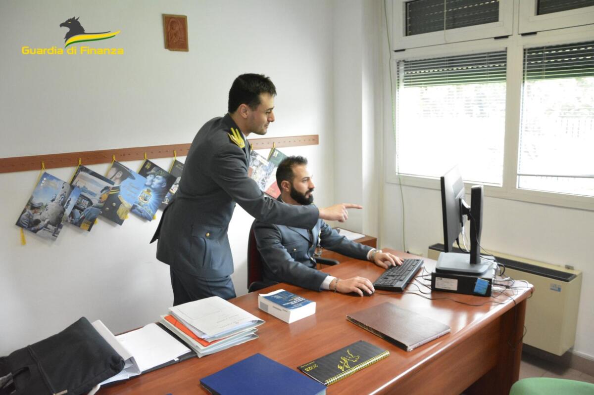 Frode all’IVA sulla commercializzazione degli Apple AirPods: la Finanza di Latina e Como esegue un sequestro di beni per oltre 29 milioni di euro. - 