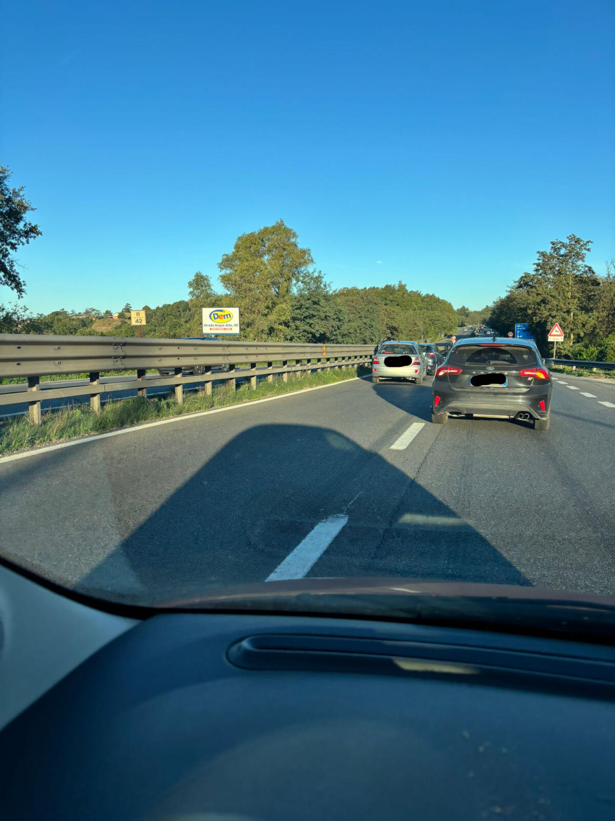 Pontina, incidente ad Aprilia: auto ferme in direzione Roma - 