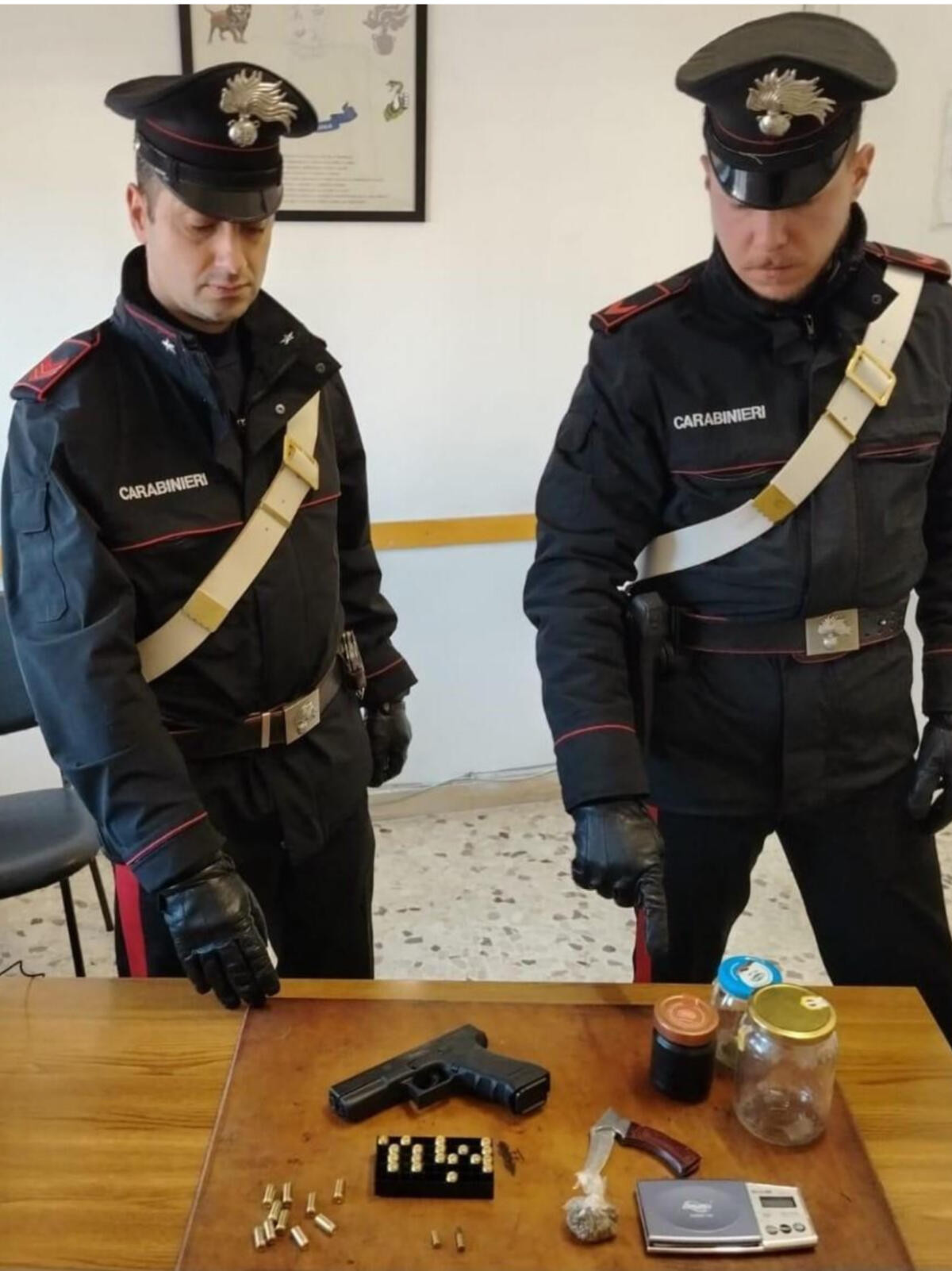 18enne esplode colpi in aria per intimidire tre minori, denunciato dai carabinieri a Norma - 