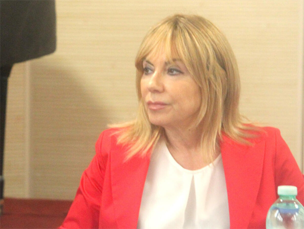 Commenti offensivi su Facebook  e body shaming ai danni del Sindaco di Latina, Matilde Celentano: la Digos denuncia 4 persone. - 