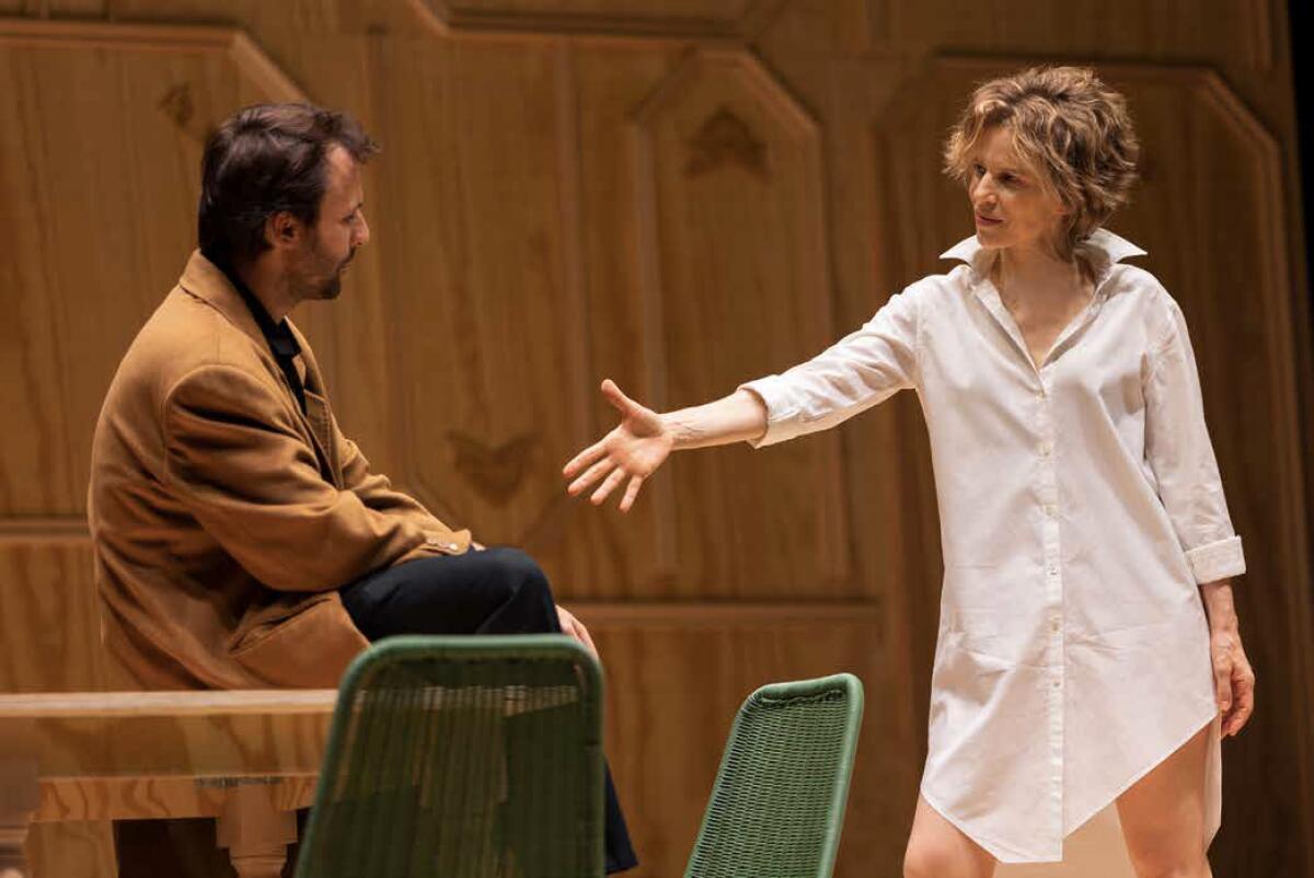 Al teatro D'Annunzio di Latina Sonia Bergamasco è "La locandiera" di Goldoni - 