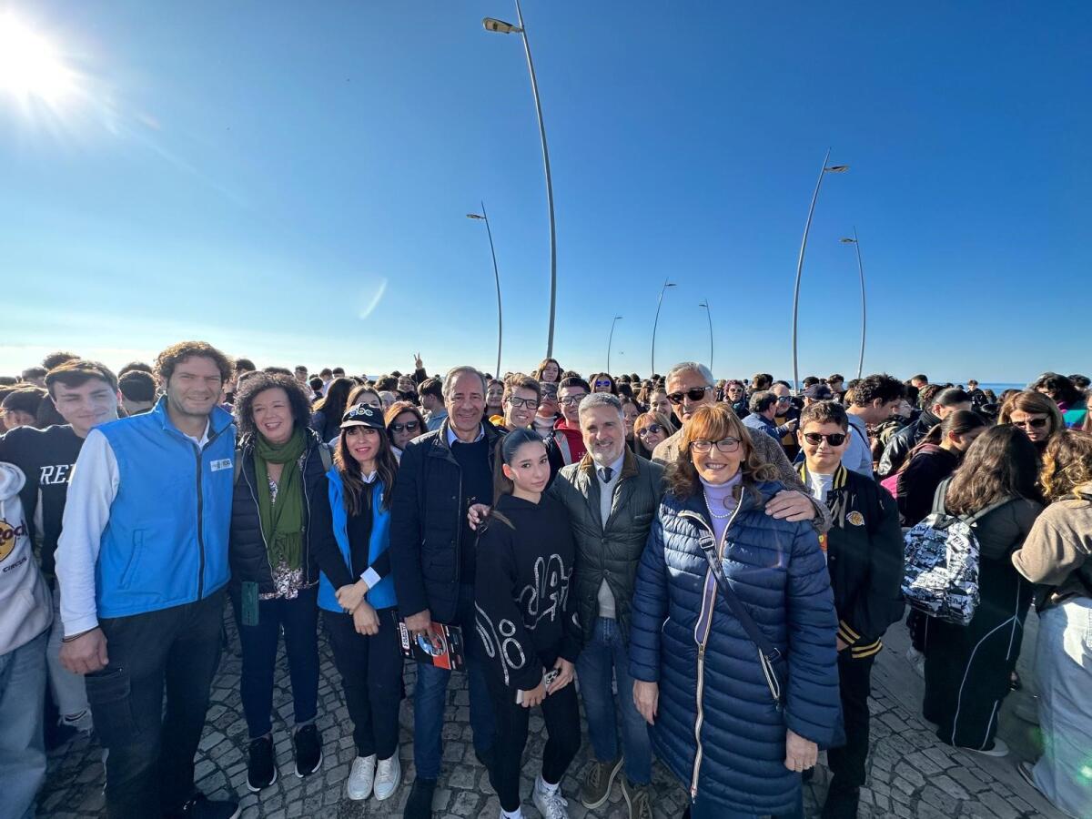 Puliamo il mondo, centinaia di studenti sul lungomare di Latina: raccolti 850 kg di rifiuti - 