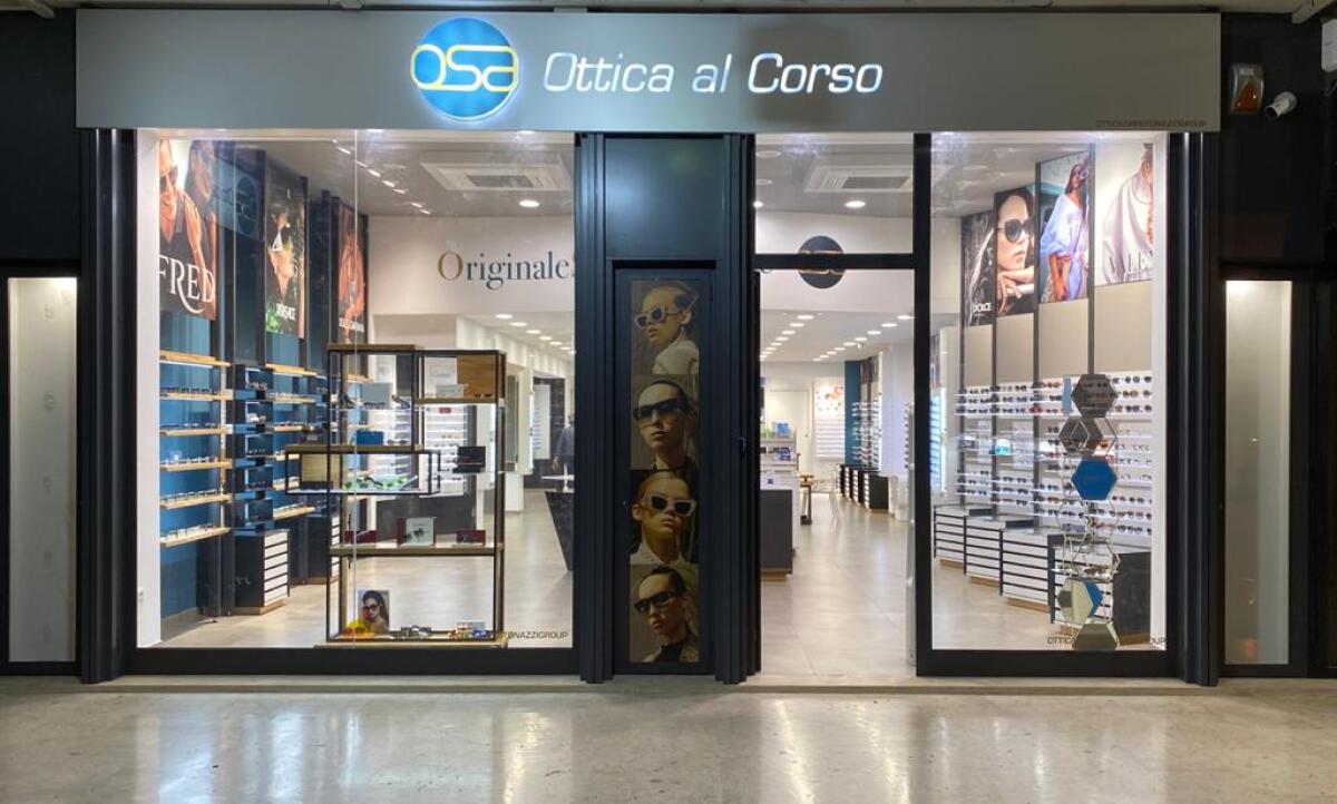 Colpo con “spaccata” al negozio “Ottica al Corso” di Latina. Bottino da quasi 100mila euro. - 
