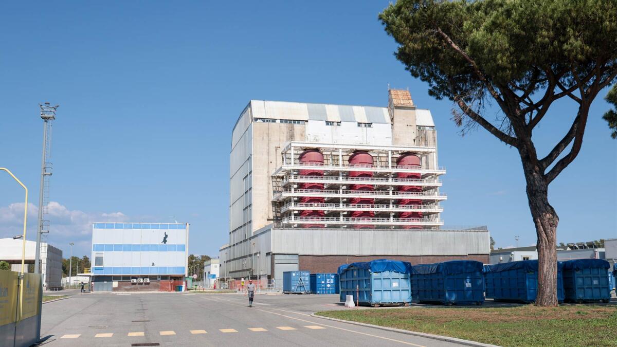 La Sogin apre all’ex centrale nucleare di Borgo Sabotino, a Latina, il cantiere per smantellare i 6 boilers, del peso di 3.700 tonnellate. - 