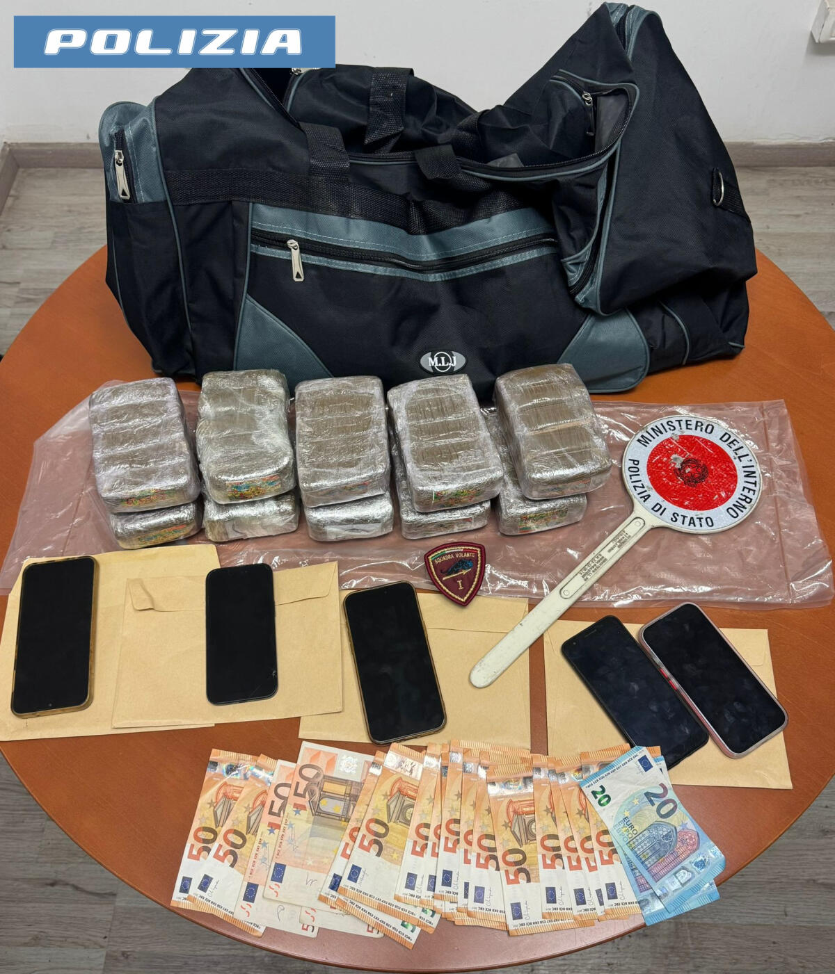 Nascondevano nel portabagagli dell’auto 5 chili di hashish. La Polizia di Roma esegue 4 arresti. - 