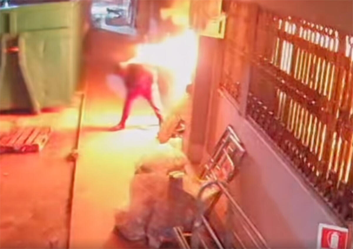 Arrestato il presunto autore dell’incendio che ha distrutto il “Pianet Outlet” di via Monti Lepini. - 