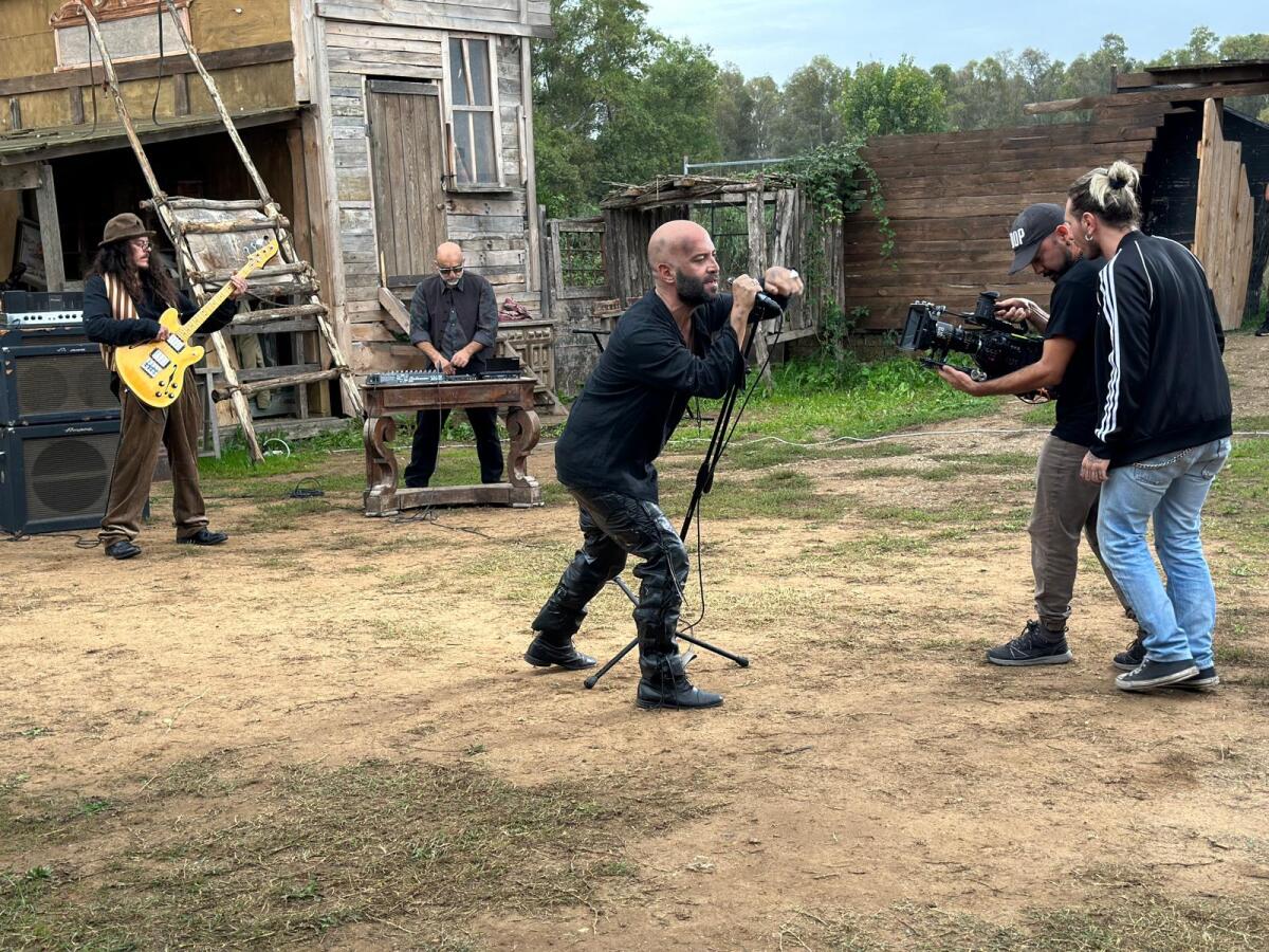 I Negramaro ad Aprilia: Giuliano Sangiorgi e la band girano il video "Marziani" - 