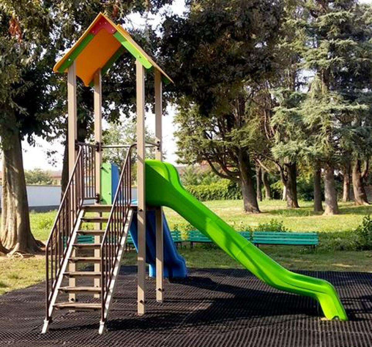 Aprilia - Per la scuola di Casalazzara giochi nuovi - 