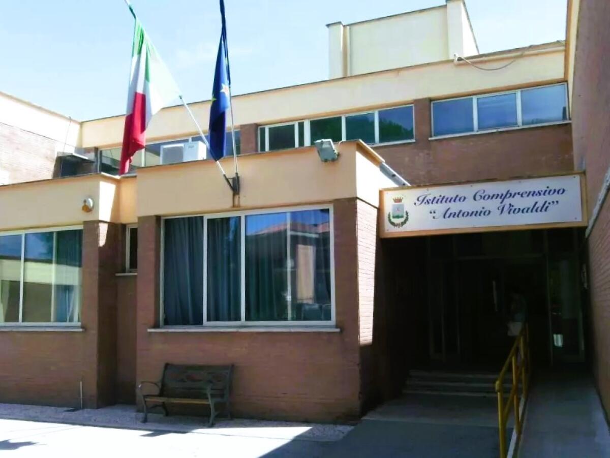 Accoltellamento a scuola a Marino. La mamma della 12enne: “Come è possibile che mia figlia abbia fatto una cosa del genere?”. - 