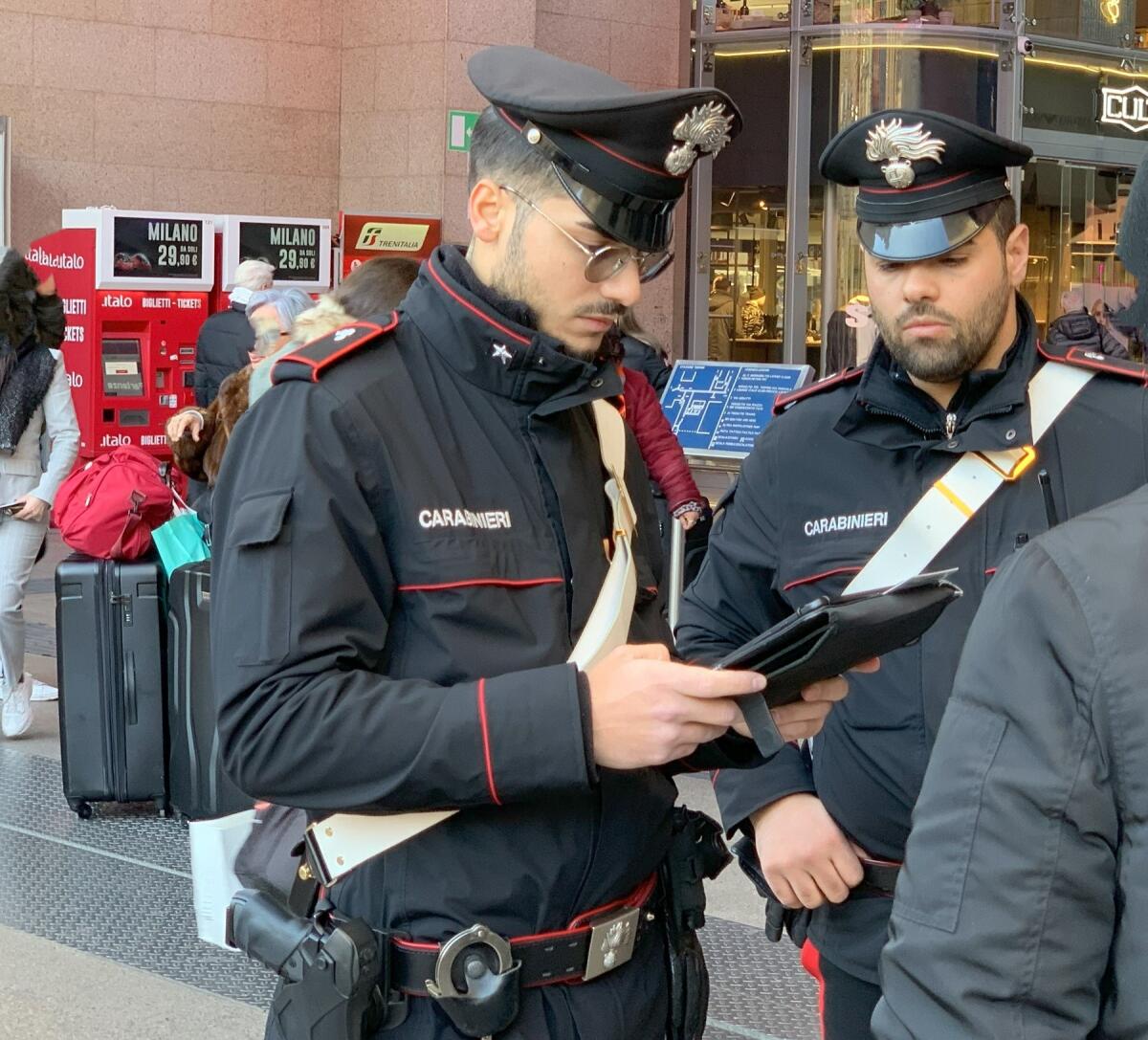 Grazie al “Signal for help” i Carabinieri salvano una donna alla Stazione Termini e fermano un 38enne per violenza sessuale. - 
