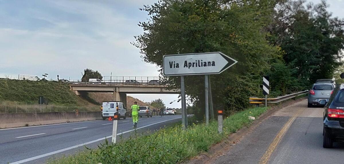 Frontale lungo via Apriliana, una ragazza ferita gravemente nello scontro tra una Smart ed una Yaris. - 