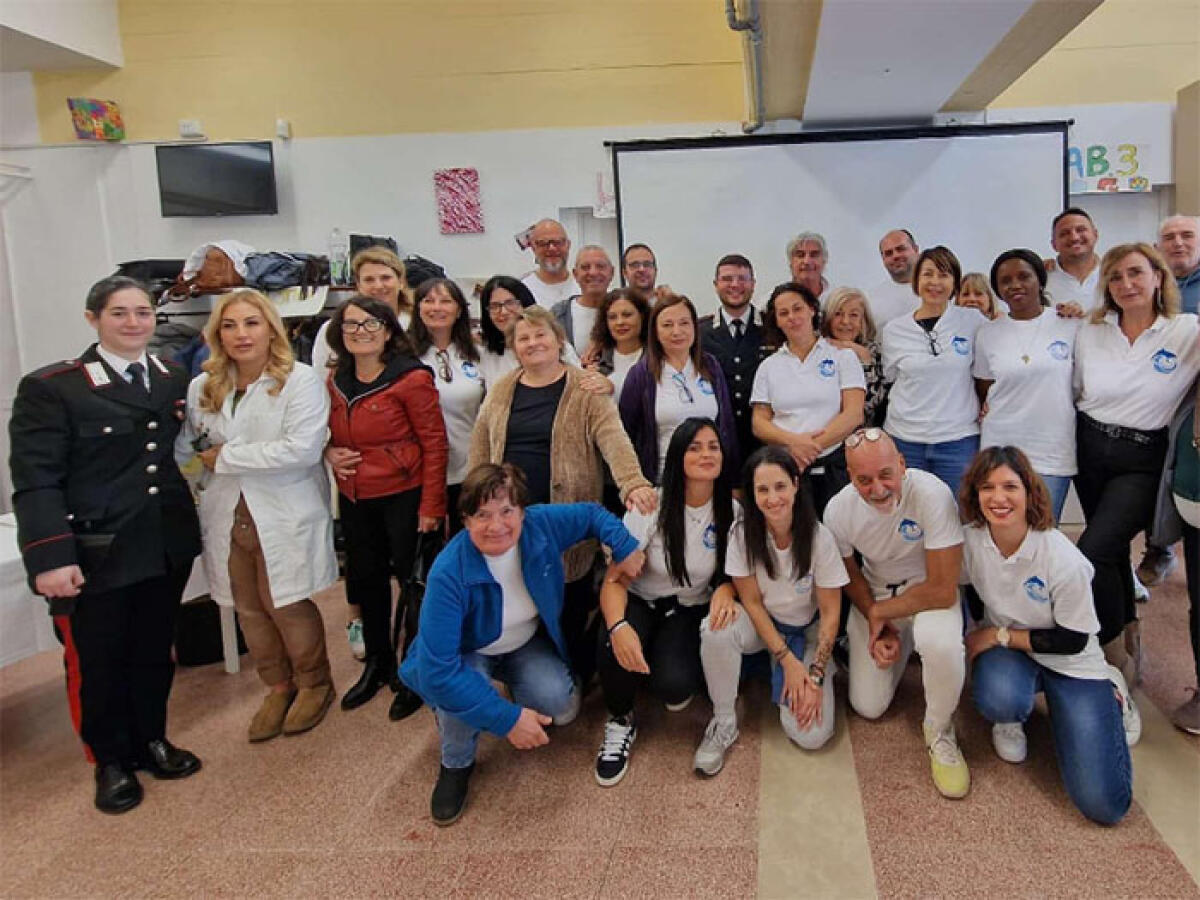 ll centro diurno disabili “Salvatore Minenna” di Latina regala il giornalino numero 0 al Comando Provinciale dei Carabinieri. - 