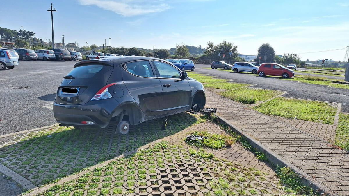 Furti e vandali alla Stazione di Campoleone, una storia senza fine - 